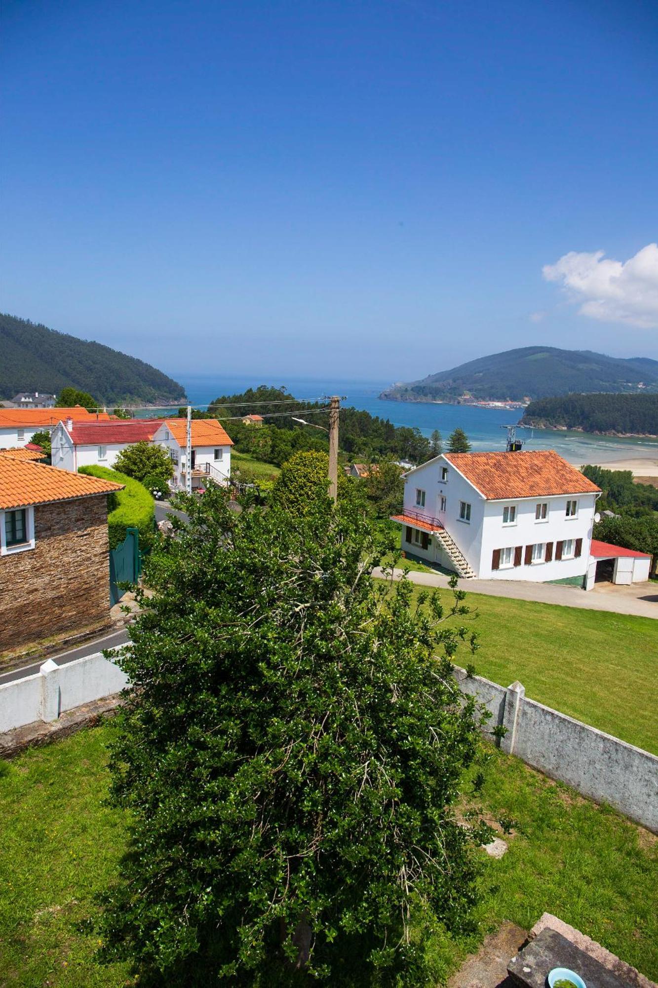 Beachfront Surf & Holiday House, Charming & Quiet Villarrube エクステリア 写真