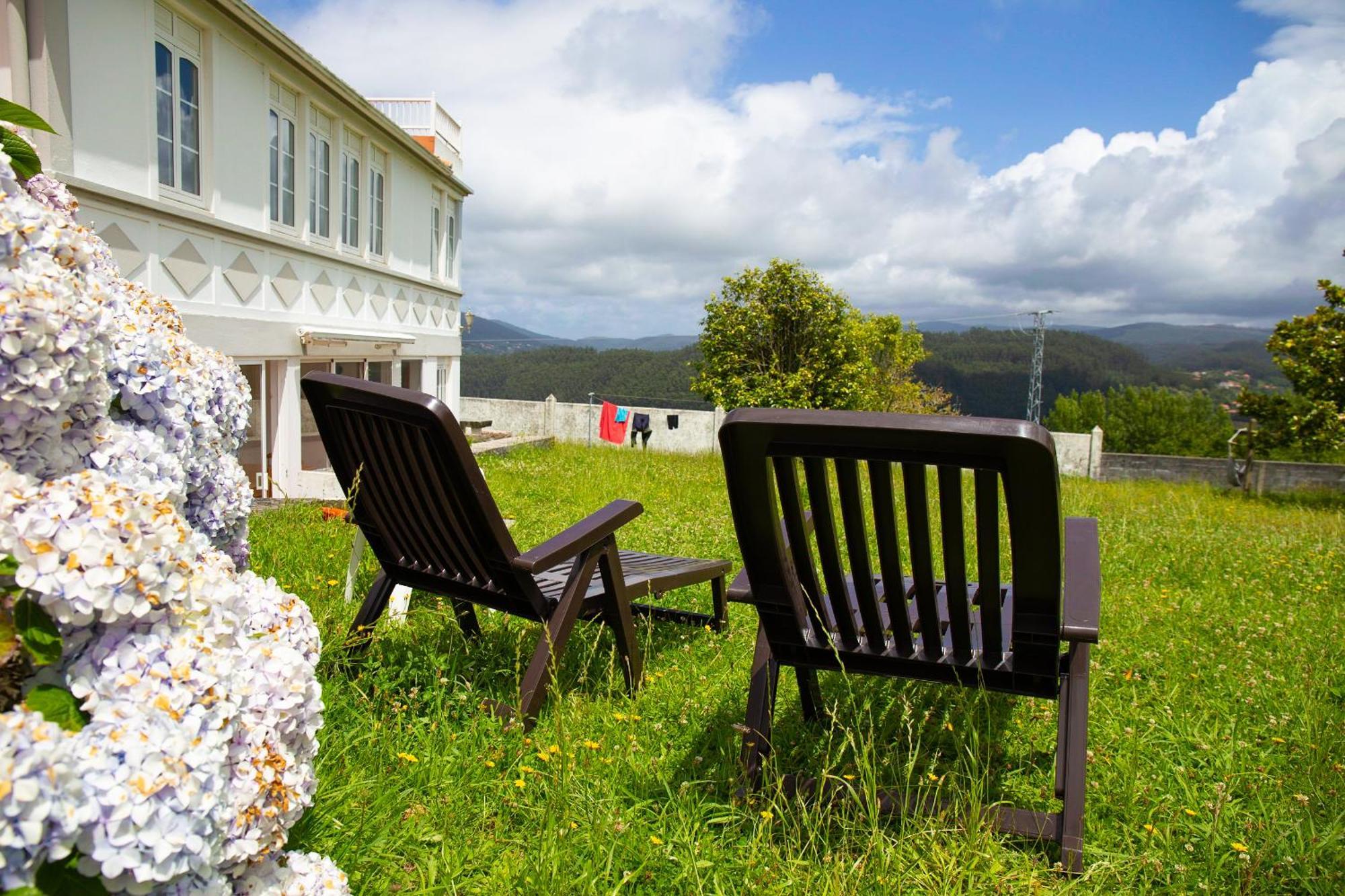 Beachfront Surf & Holiday House, Charming & Quiet Villarrube エクステリア 写真